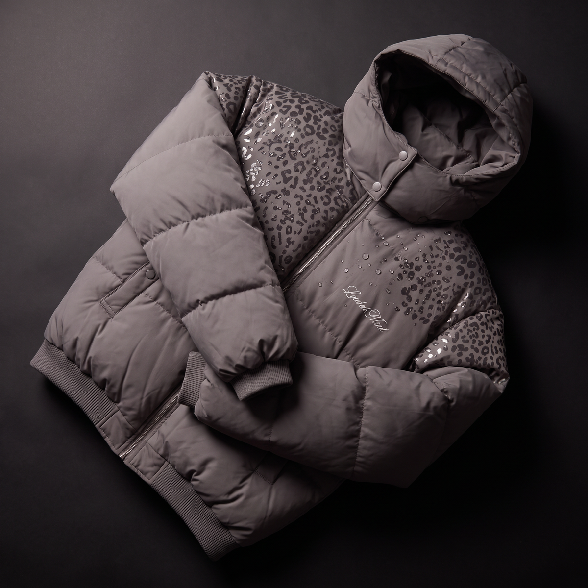 Grey leopard reveal puffer folded, seen from above